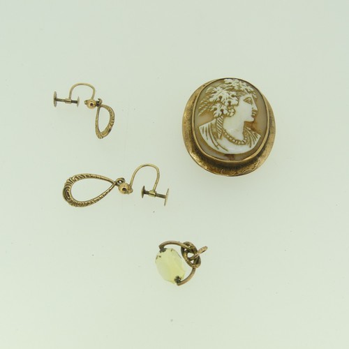 462 - A small 9ct gold mounted oval shell Cameo, together with two pairs of 9ct gold screw fitting drop ea... 