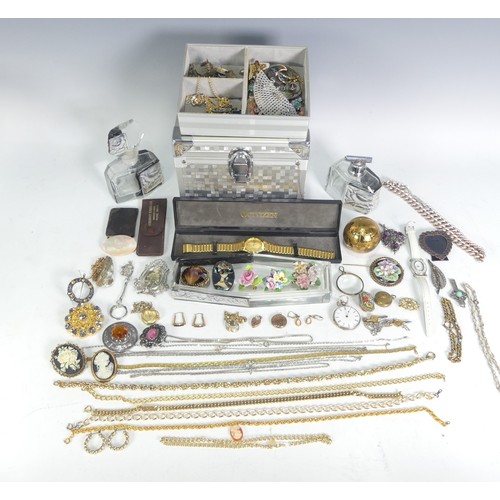 464 - A quantity of Jewellery and Costume Jewellery, including a 9ct gold oval locket and trace chain, pad... 