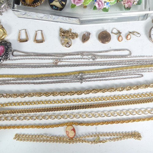 464 - A quantity of Jewellery and Costume Jewellery, including a 9ct gold oval locket and trace chain, pad... 