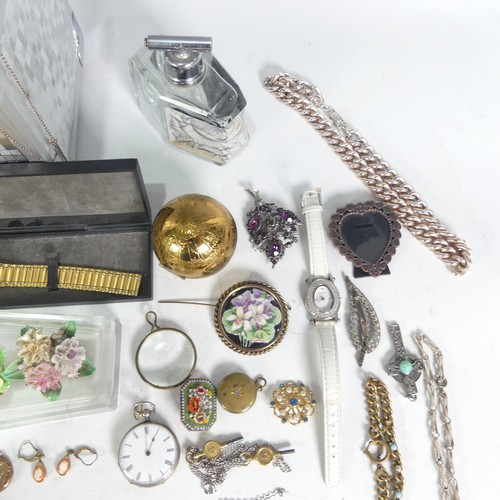 464 - A quantity of Jewellery and Costume Jewellery, including a 9ct gold oval locket and trace chain, pad... 