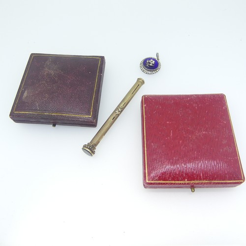 478 - A small quantity of Jewellery and Costume Jewellery, including a 9ct gold hinged bangle and damaged ... 