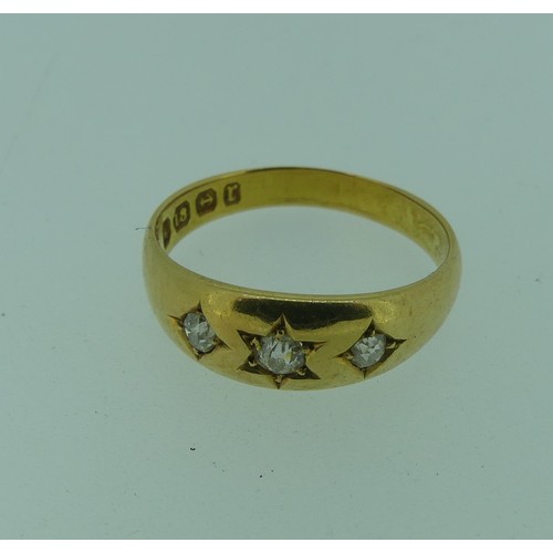 291 - A graduated three stone diamond Ring, the centre stone approx. 0.06ct with a smaller stone on either... 