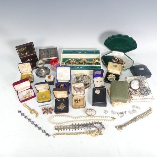 482 - A quantity of Jewellery and Costume Jewellery, including a small antique paste set swallow brooch, s... 