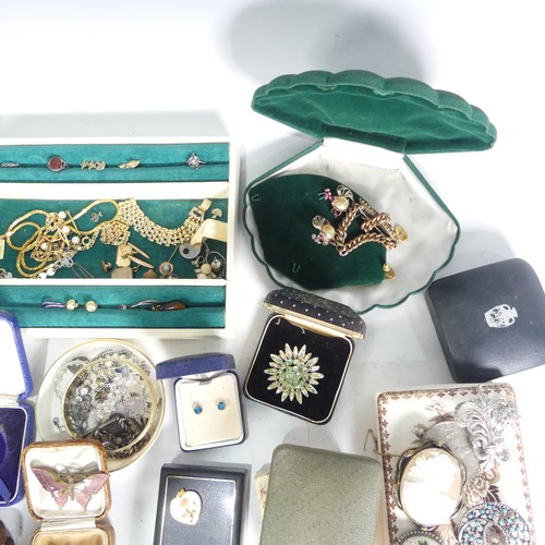 482 - A quantity of Jewellery and Costume Jewellery, including a small antique paste set swallow brooch, s... 