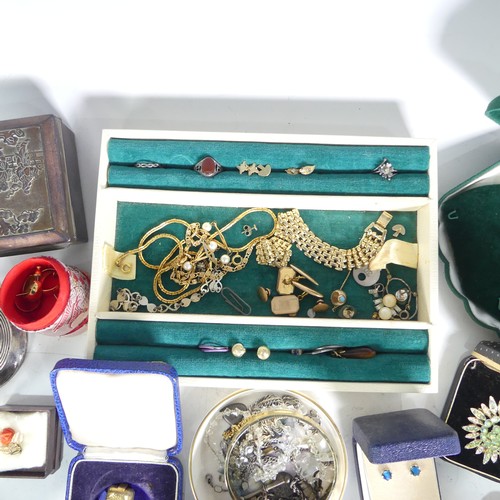 482 - A quantity of Jewellery and Costume Jewellery, including a small antique paste set swallow brooch, s... 