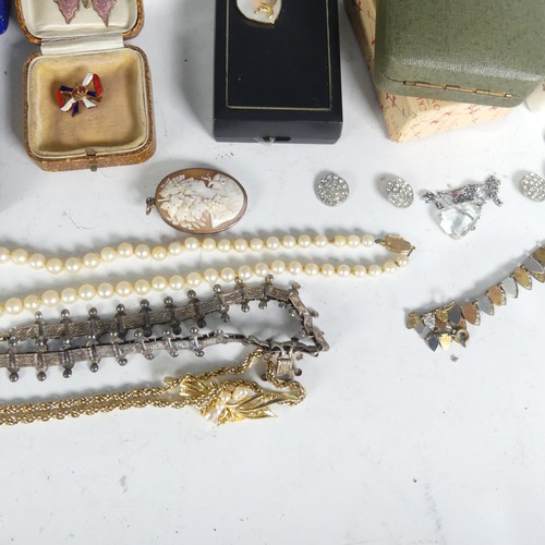 482 - A quantity of Jewellery and Costume Jewellery, including a small antique paste set swallow brooch, s... 