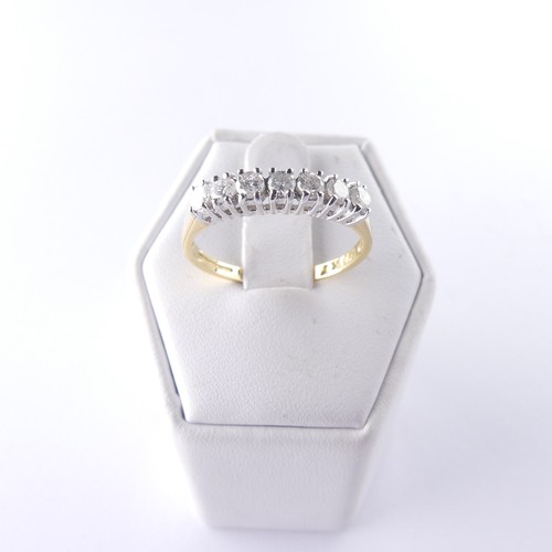 304 - An 18ct yellow gold seven stone diamond Ring, estimated total diamond weight 0.5ct, claw set in whit... 