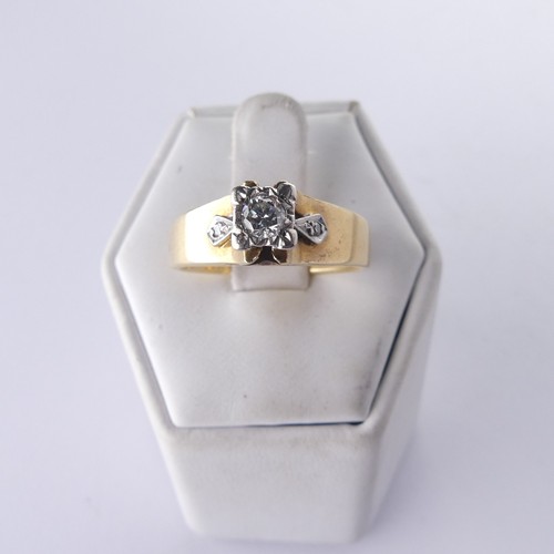 306 - A single stone diamond Ring, the circular stone approx. 0.15ct, in square platinum mount, diamond po... 