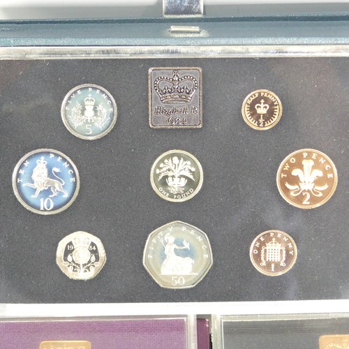 730 - A Royal Mint silver proof 1977 Jubilee Crown, in presentation case, together with a quantity of Vict... 