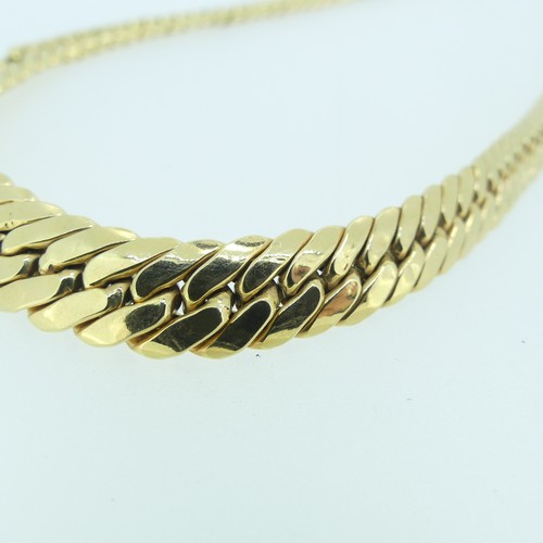 372 - A graduated 14ct gold flatlink Necklace, 44cm long, 10.5g.