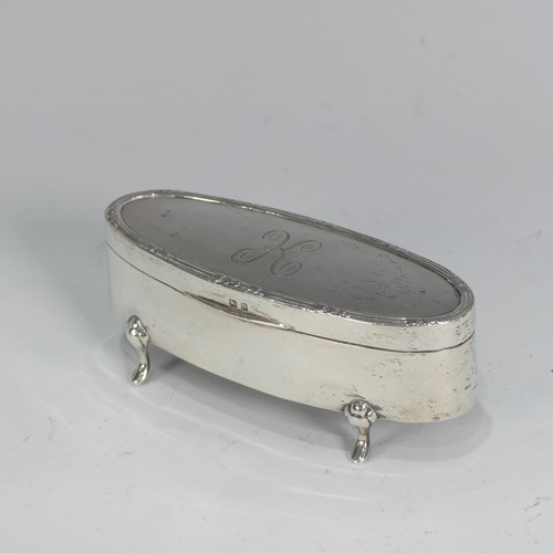 126 - A George V silver Ring Box, by Charles S Green & Co Ltd., hallmarked Birmingham, 1913, of oval f... 