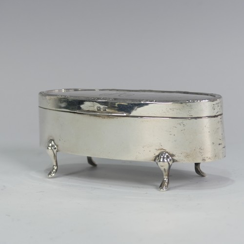 126 - A George V silver Ring Box, by Charles S Green & Co Ltd., hallmarked Birmingham, 1913, of oval f... 