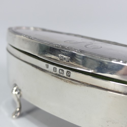 126 - A George V silver Ring Box, by Charles S Green & Co Ltd., hallmarked Birmingham, 1913, of oval f... 