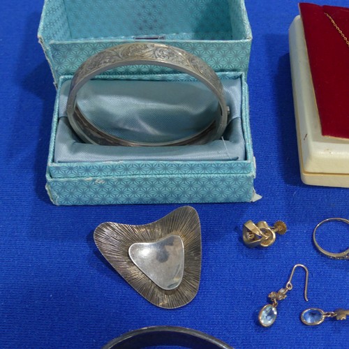 491 - A large quantity of Jewellery and Costume Jewellery, including a 1960's Danish silver Brooch, by Ras... 