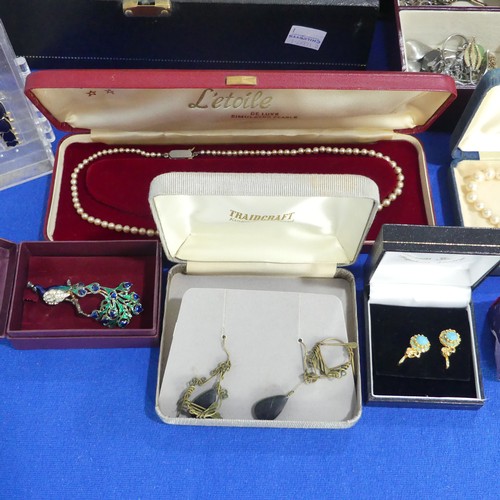 491 - A large quantity of Jewellery and Costume Jewellery, including a 1960's Danish silver Brooch, by Ras... 