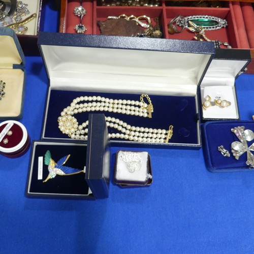 491 - A large quantity of Jewellery and Costume Jewellery, including a 1960's Danish silver Brooch, by Ras... 