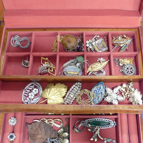 491 - A large quantity of Jewellery and Costume Jewellery, including a 1960's Danish silver Brooch, by Ras... 