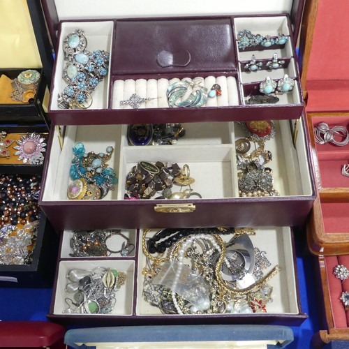 491 - A large quantity of Jewellery and Costume Jewellery, including a 1960's Danish silver Brooch, by Ras... 