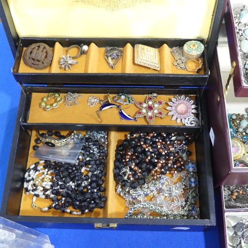 491 - A large quantity of Jewellery and Costume Jewellery, including a 1960's Danish silver Brooch, by Ras... 