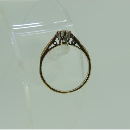 327 - A single stone diamond Ring, the circular stone approx. 0.15ct, claw set in 9ct yellow gold, Size I,... 