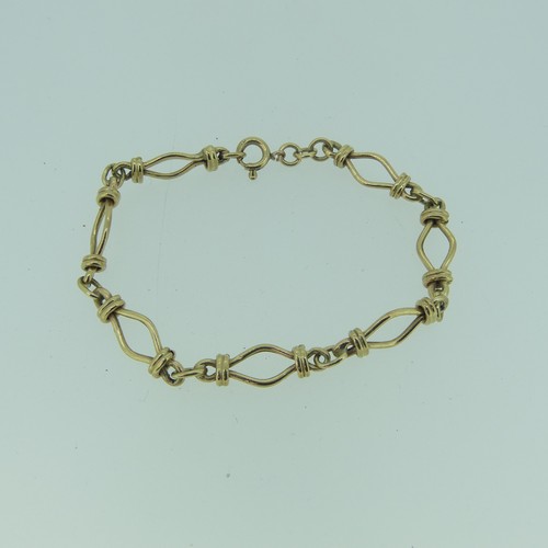 409 - A 9ct yellow gold Bracelet, 17.5cm long, 4.6g.