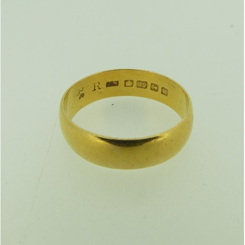 332 - A 22ct gold Band, Size W, 7.1g.