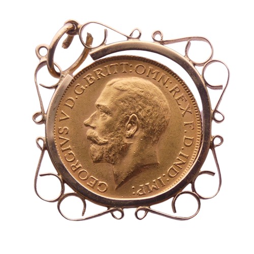 754 - A George V gold Sovereign, dated 1925, South Africa (Pretoria) mint mark, in a 9ct gold pendant moun... 