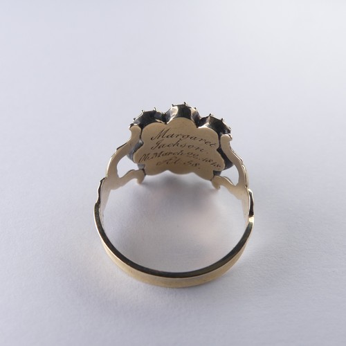 340 - An early 19thC Mourning Ring, with central hairset box and glass surrounded by eight facetted circul... 