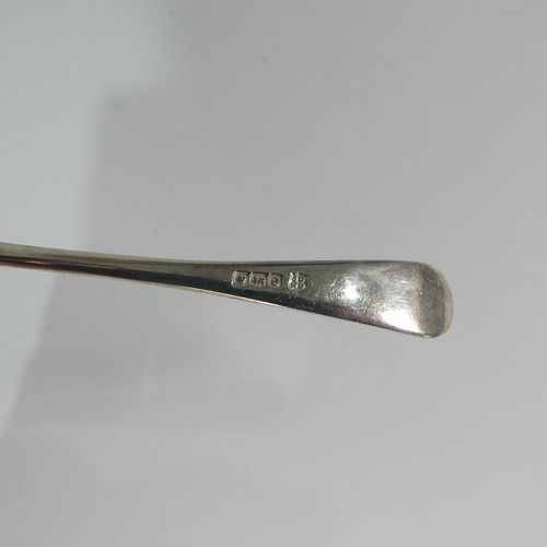 195 - A cased George V silver Spoon and Pusher, the spoon Birmingham 1935, pusher Sheffield, 1922, togethe... 