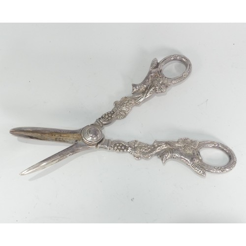 201 - A pair of Elizabeth II silver Grape Scissors, by Roberts & Belk Ltd., hallmarked Sheffield, 1967... 