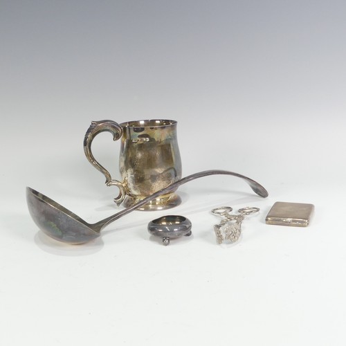 202 - An Elizabeth II silver Mug, by Viner's Ltd., hallmarked Sheffield, 1965, of baluster form with scrol... 