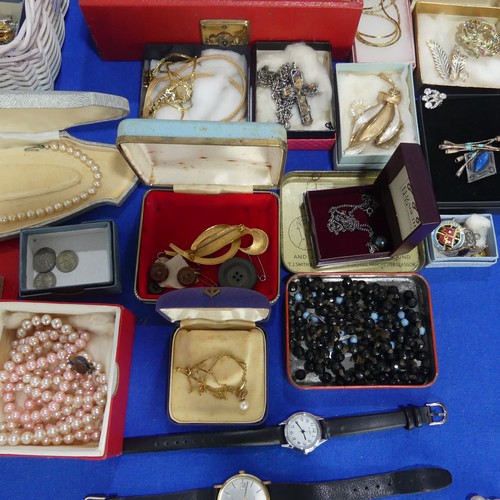 465 - A quantity of Costume Jewellery, including a Jet style locket, rolled gold propelling pencil, cultur... 