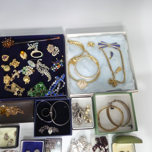 496 - A quantity of Jewellery and Costume Jewellery, including a silver charm bracelet, a silver hinged ba... 