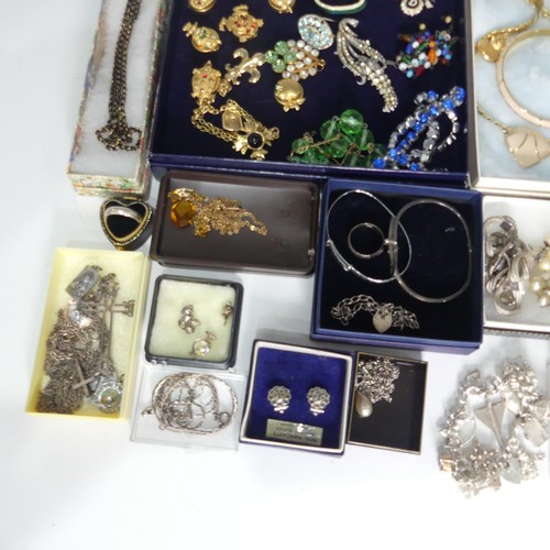 496 - A quantity of Jewellery and Costume Jewellery, including a silver charm bracelet, a silver hinged ba... 