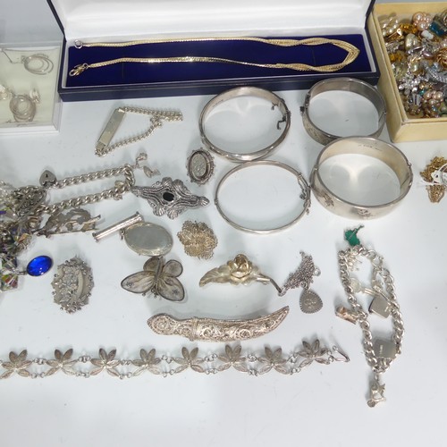 485 - A quantity of Jewellery and Costume Jewellery, including an 18ct gold trace chain, 2.5g, two 9ct gol... 