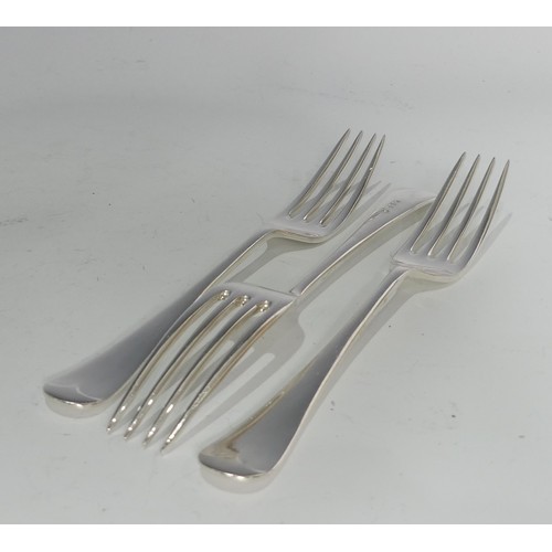 21 - A Canteen of Elizabeth II silver Cutlery, by Cooper Brothers & Sons Ltd., Old English pattern, s... 