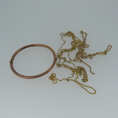 478 - A small quantity of Jewellery and Costume Jewellery, including a 9ct gold hinged bangle and damaged ... 