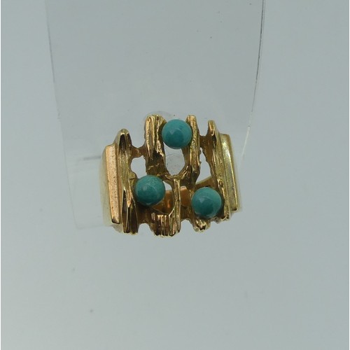 346 - A 14ct yellow gold and turquoise Ring, the open textured 'bark' front set three circular turquoise, ... 