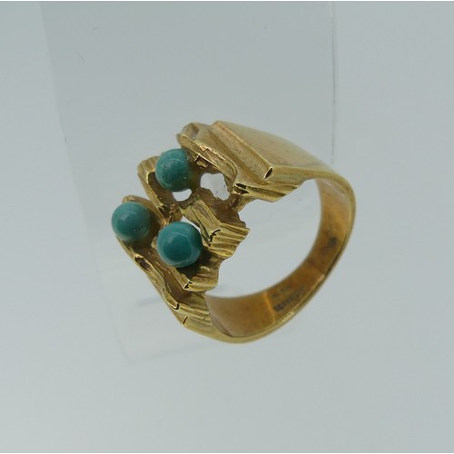 346 - A 14ct yellow gold and turquoise Ring, the open textured 'bark' front set three circular turquoise, ... 