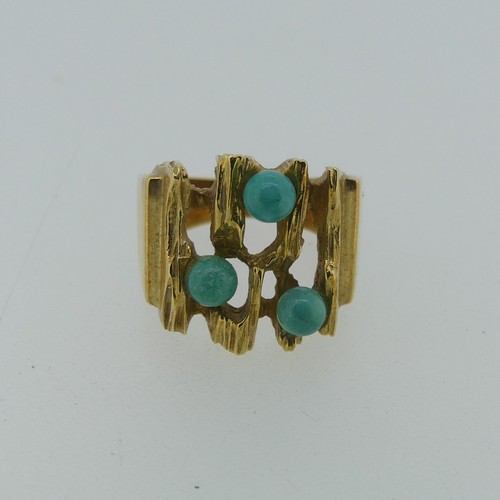 346 - A 14ct yellow gold and turquoise Ring, the open textured 'bark' front set three circular turquoise, ... 