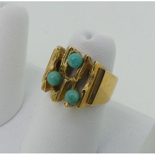 346 - A 14ct yellow gold and turquoise Ring, the open textured 'bark' front set three circular turquoise, ... 