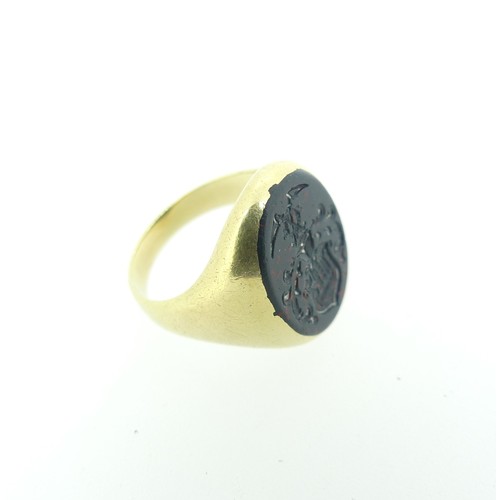 314 - A 14ct gold and bloodstone Signet Ring, the oval matrix crested, the shank marked 585 and tested, Si... 