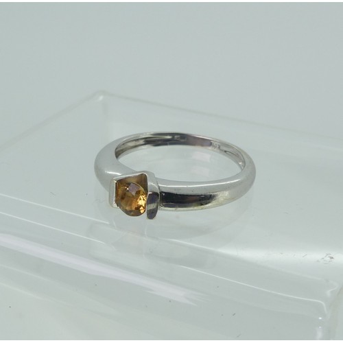 293 - An 18ct white gold and citrine Ring, Size M, 3.5g.