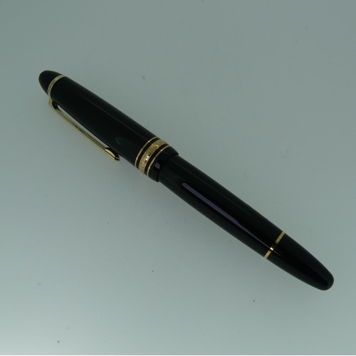 262 - A cased Montblanc Meisterstuck Fountain Pen, the 14k gold nib stamped 4810 with Montblanc insignia, ... 