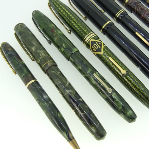 264 - Conway Stewart 77 fountain pen, green herring bone, in new unused condition with paper collar type 4... 