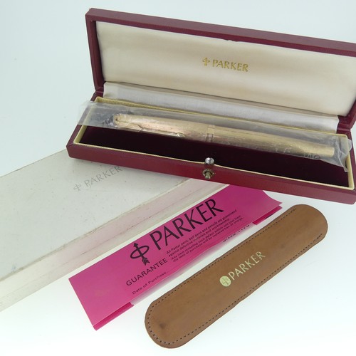 270 - A 9ct gold Parker Fountain Pen, with engine turned decoration and vacant cartouche, 13.5cm long, gro... 