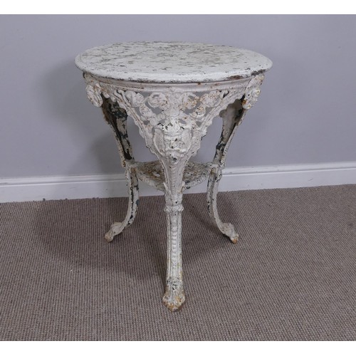 722 - A white painted cast iron pub Table, with wooden top, W 61 cm x H 74 cm x D 61 cm.