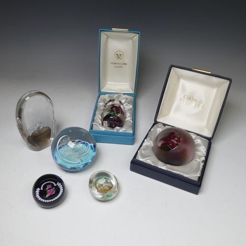 153 - A small quantity of Paperweights, to comprise Selkirk ‘Azure’, a Caithness limited editi... 