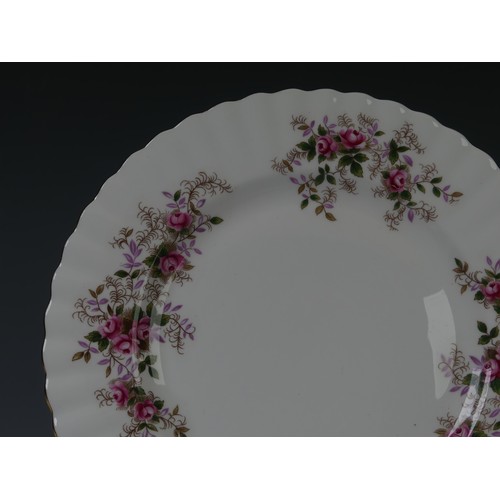 167 - An extensive Royal Albert 'Lavender Rose' pattern part Dinner Service, comprising thirteen Dinner Pl... 