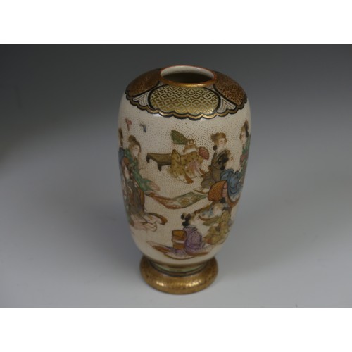 261 - An antique Chinese famille verte Vase, with colourful enamels depicting figures, four character mark... 